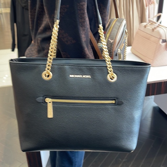 MICHAEL KORS
Jet Set Medium Front Zip Pebbled Leather Chain Tote Bag
Black - Picture 14 of 16